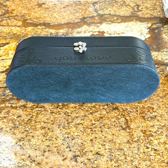 Younique Presenters Case 🆕 Condition! - Picture 6 of 6